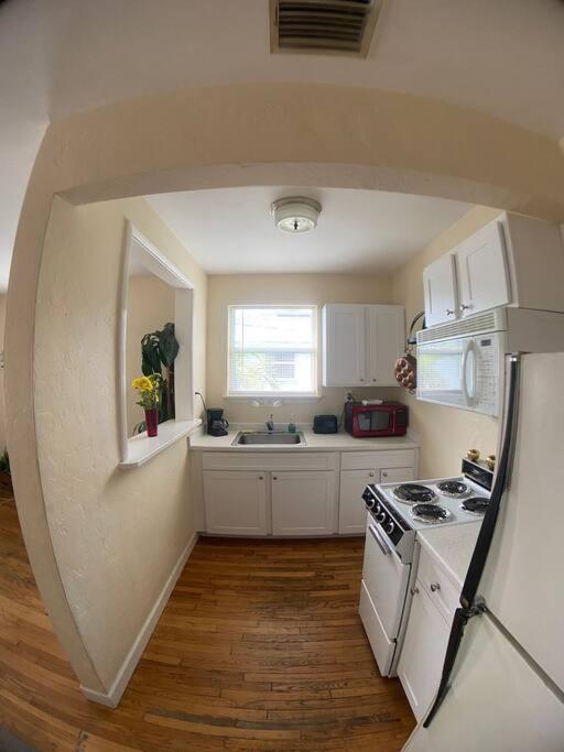 Private One-Bedroom 6 -Directly Across From Beach 세인트피트비치 외부 사진