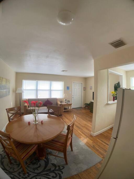 Private One-Bedroom 6 -Directly Across From Beach 세인트피트비치 외부 사진
